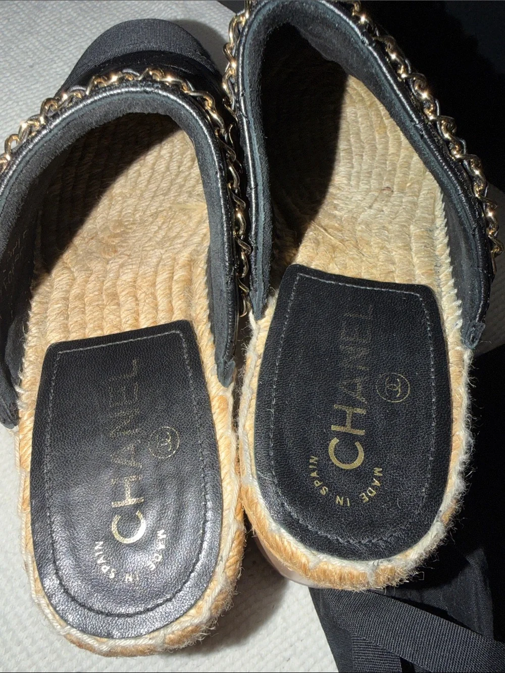 CHANEL quilted say